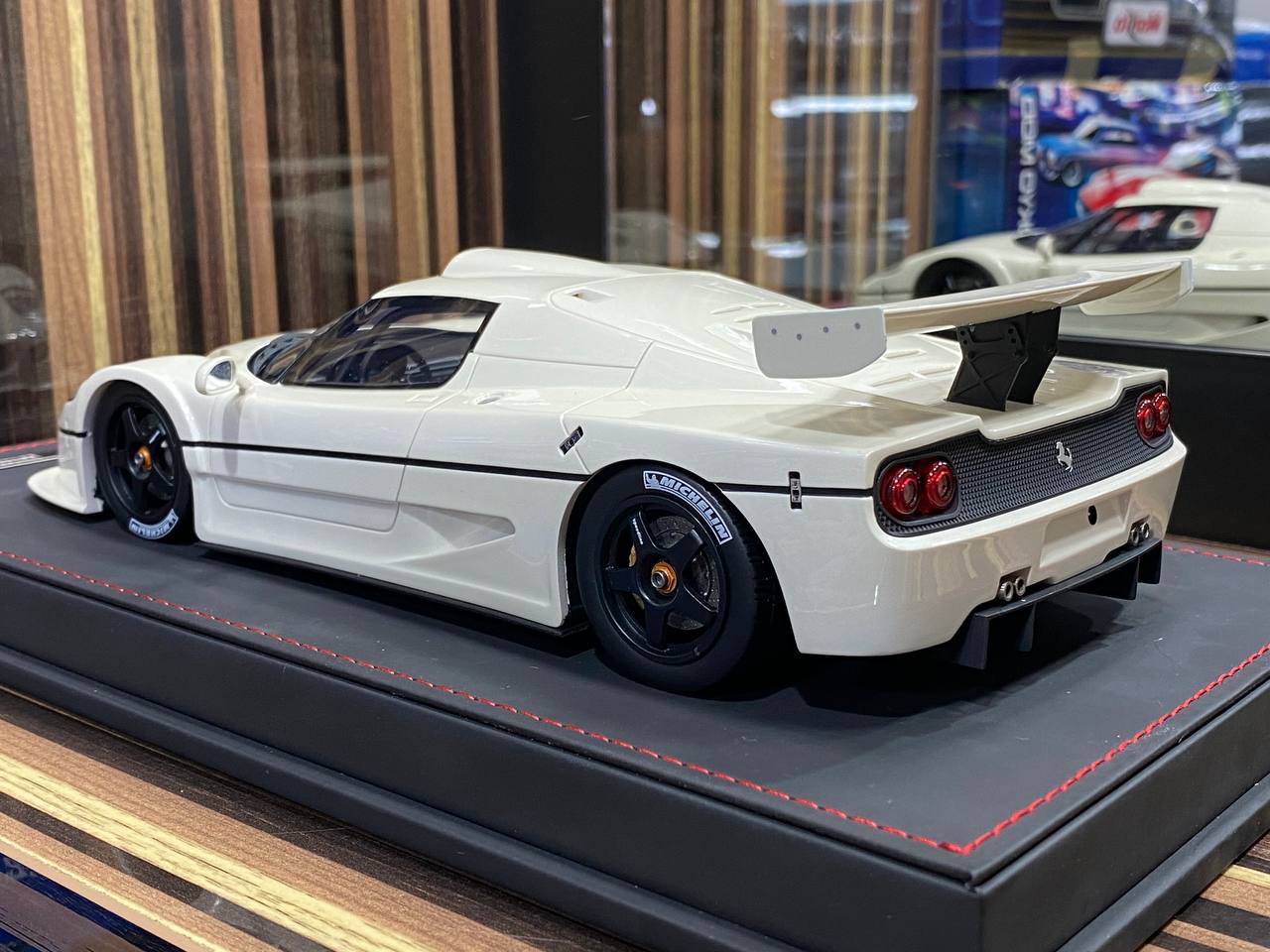 1/18 Diecast Miniature Ferrari F50 GT White Autobarn Model Car