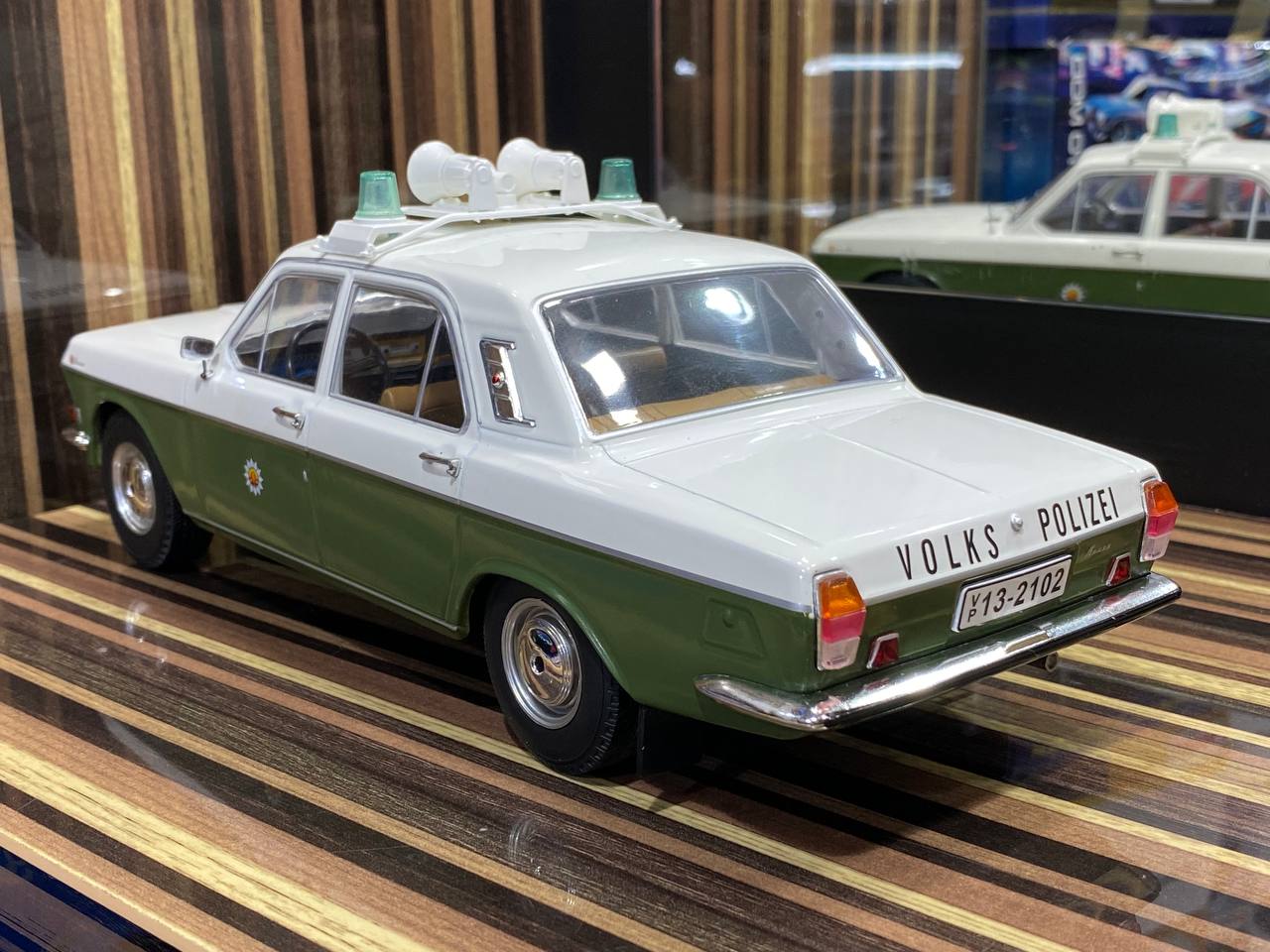 GAZ VOLGA 24-02 Vert Clair - 1/43e - Russie GAZ VOLGA 24-02 Vert Clair - 1/43e - Russie