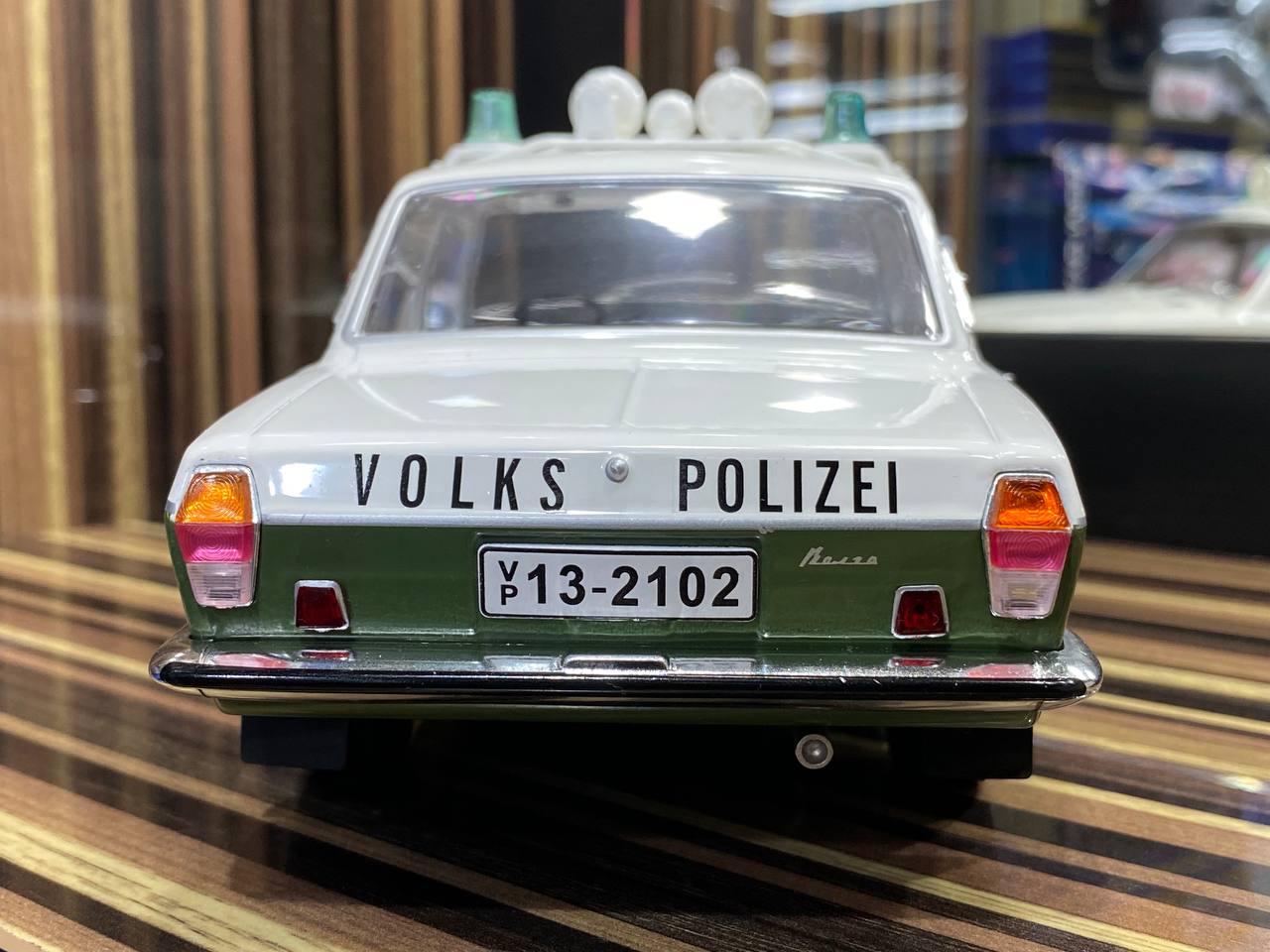 1/18 Resin GAZ-24 Volga Volks-Polizei White and Green by MCG
