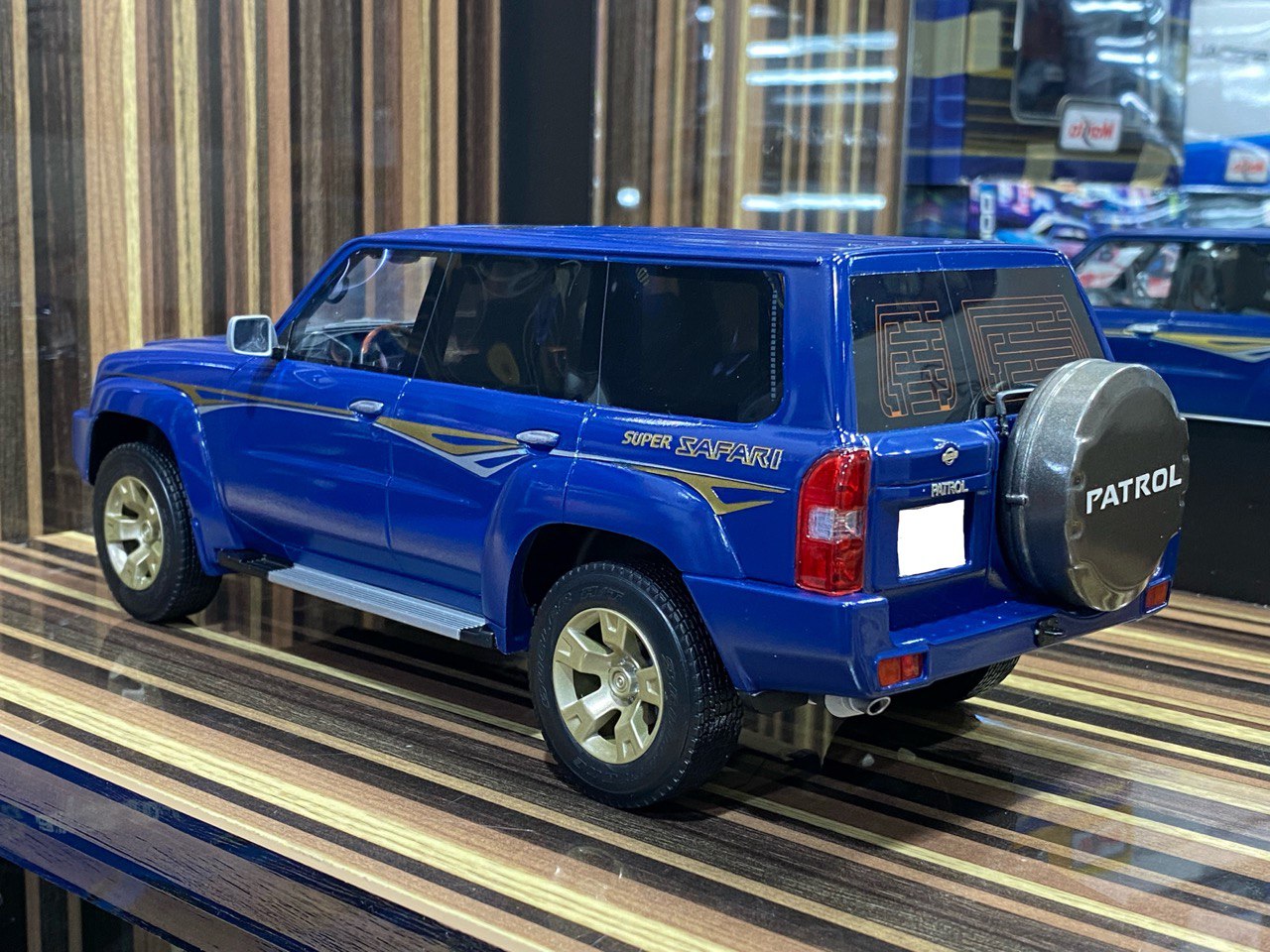 1/18 Diecast Nissan Patrol Safari Y61 IVY Models Scale Model Car
