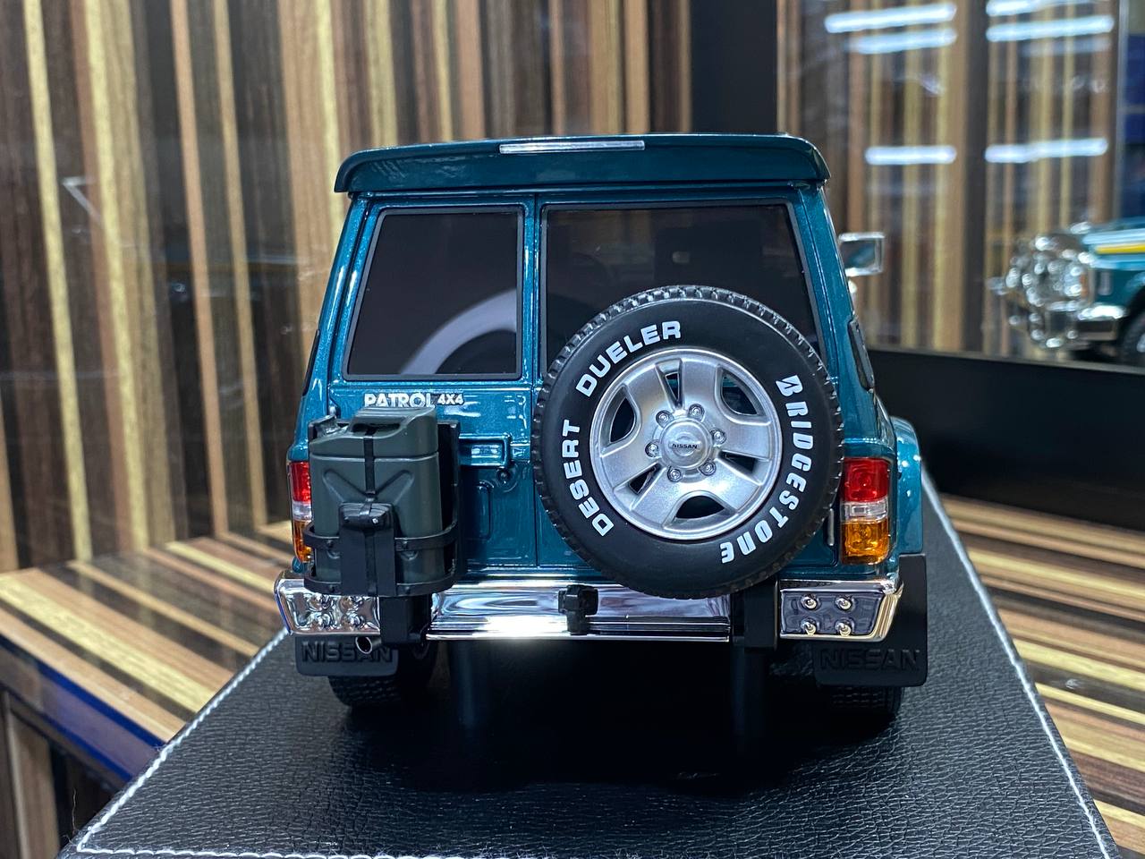 1/18 Diecast Nissan Patrol Super Safari Y60 IVY Models Scale Model Car
