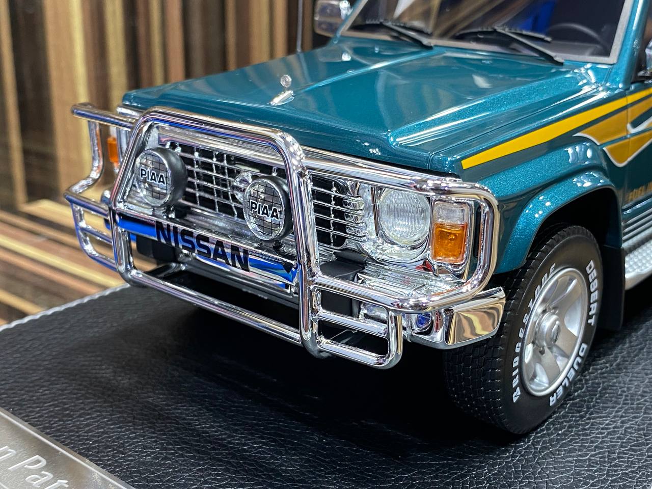 1/18 Diecast Nissan Patrol Super Safari Y60 IVY Models Scale Model Car