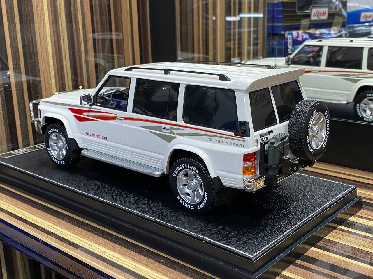 1/18 Diecast Nissan Patrol Super Safari Y60 IVY Models Scale Model Car