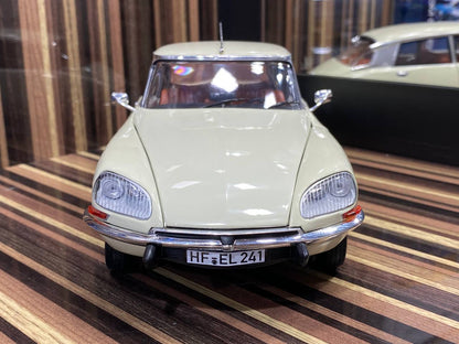 1/18 Diecast Citroen DS23 Norev Scale Model Car - Diecast model car by dturman.com - Norev