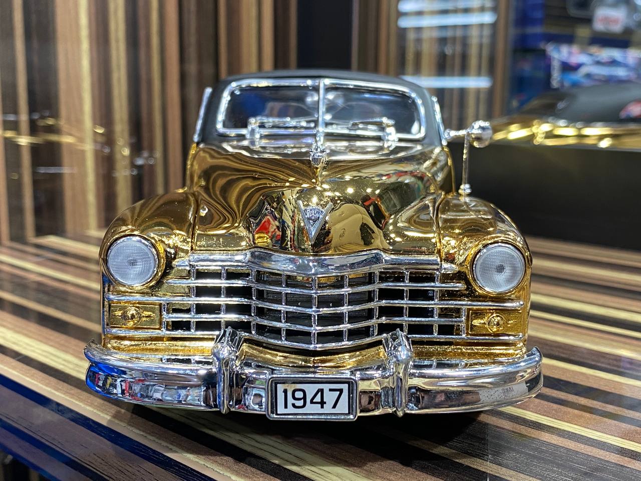 1/18 Diecast Miniature Cadillac 47 Series 62 Anson Gold Scale Model Car