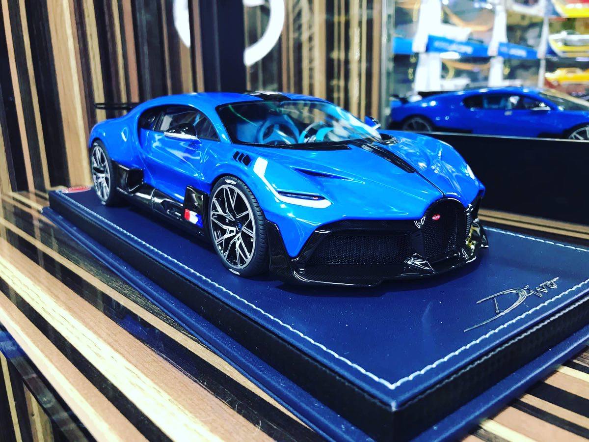 1/18 Resin Bugatti Divo Blue by MR Collection