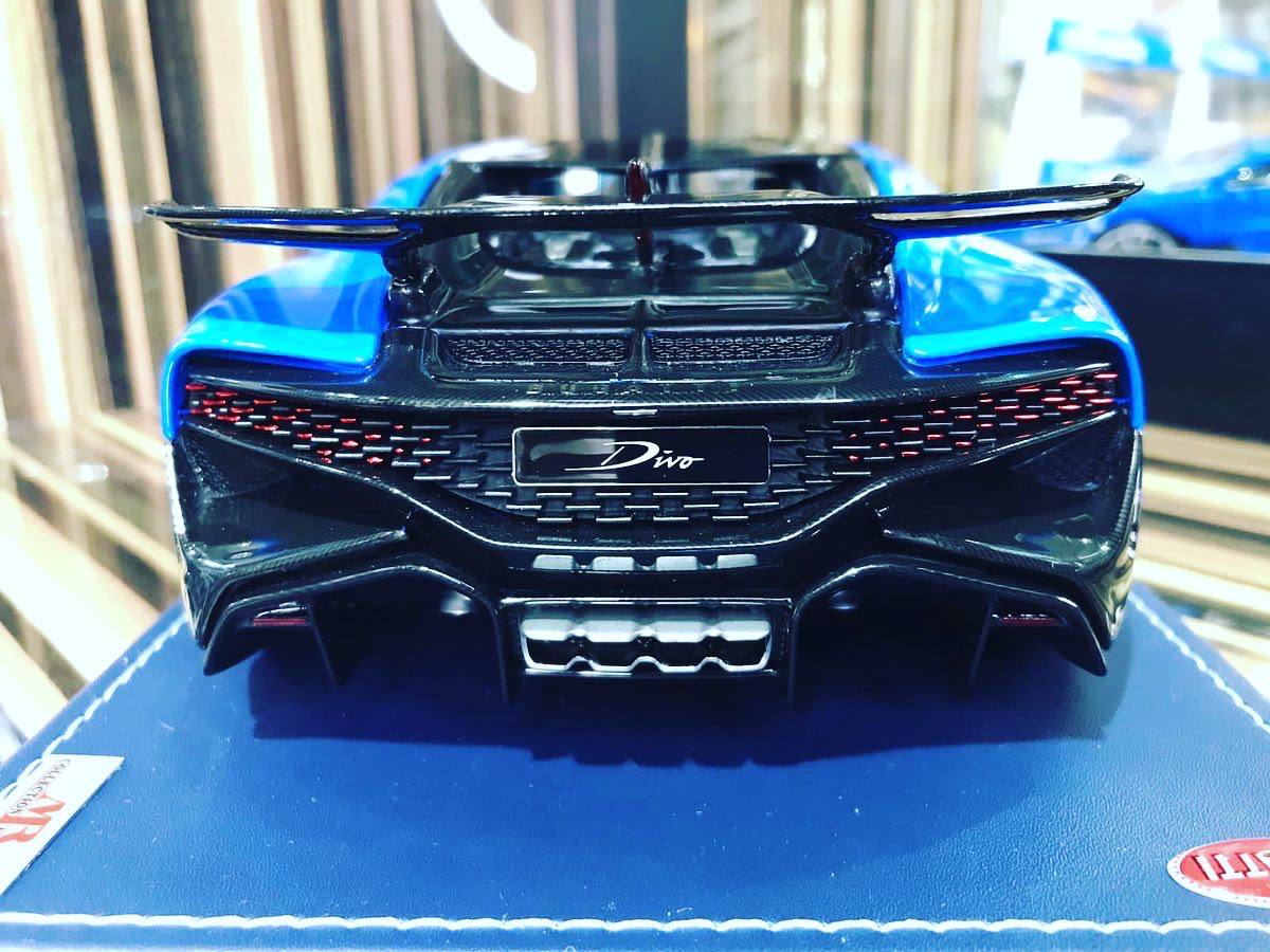 1/18 Resin Bugatti Divo Blue by MR Collection