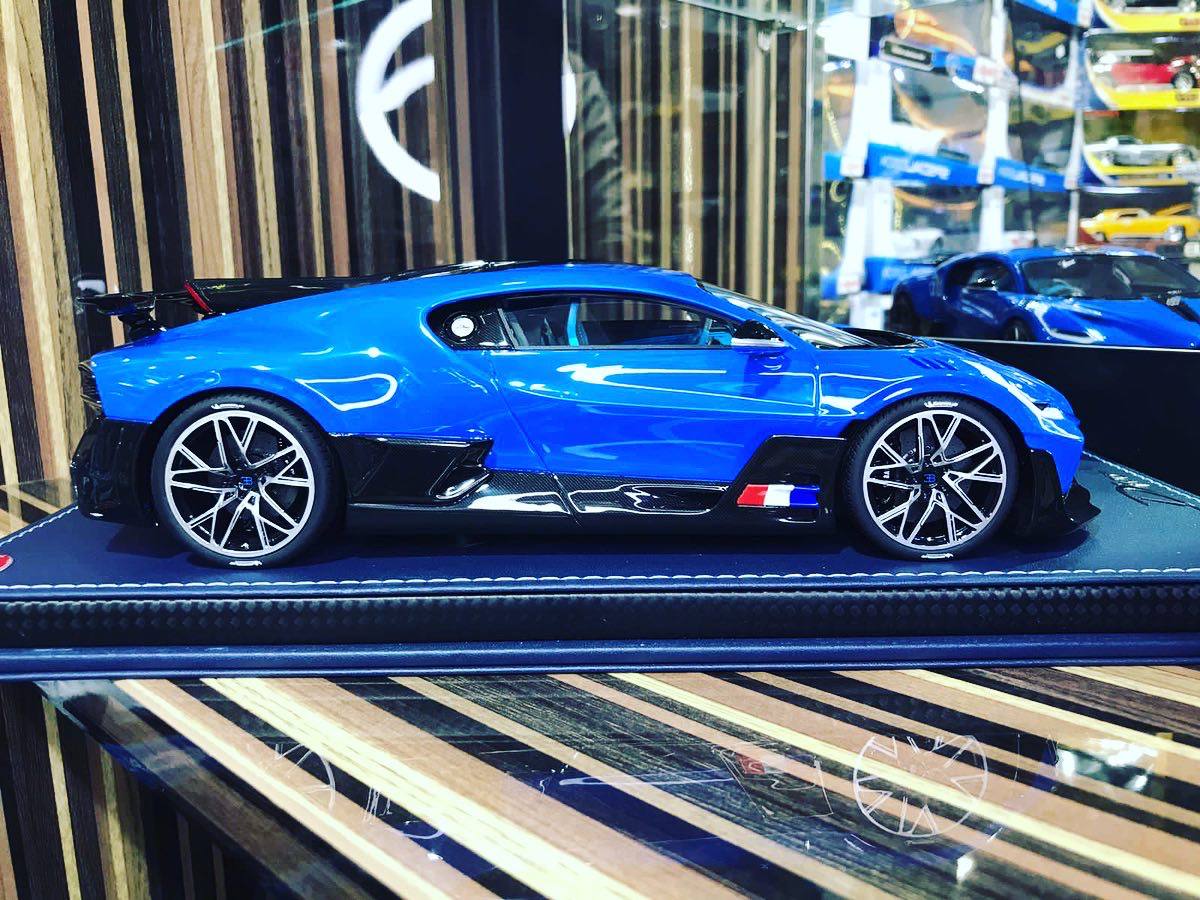 1/18 Resin Bugatti Divo Blue by MR Collection