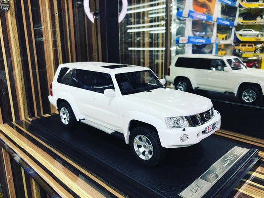Nissan Patrol Safari 1:18 White - dturman.com