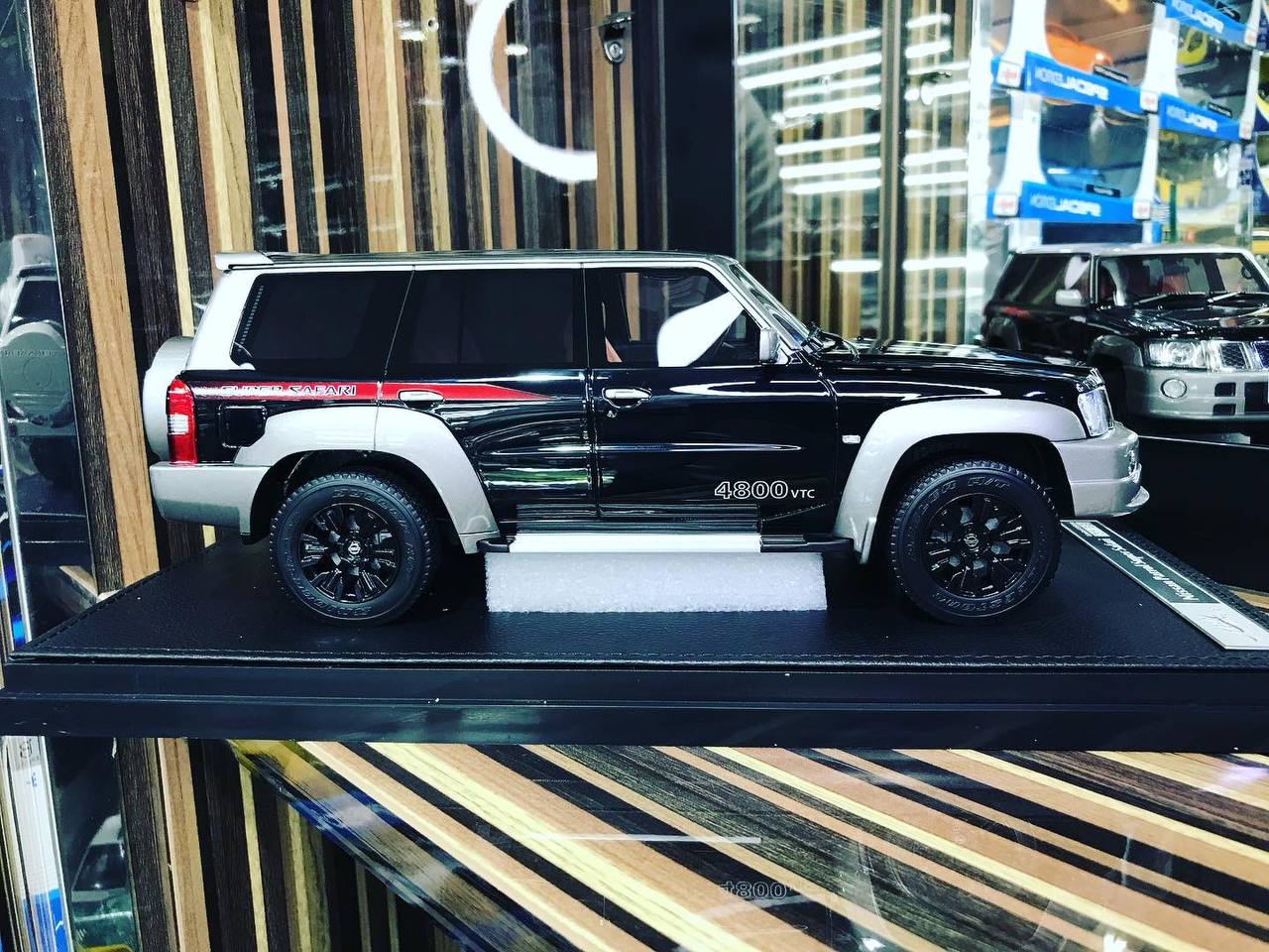 1/18 Diecast Nissan Patrol Super Safari Black IVY Models Scale Model Car