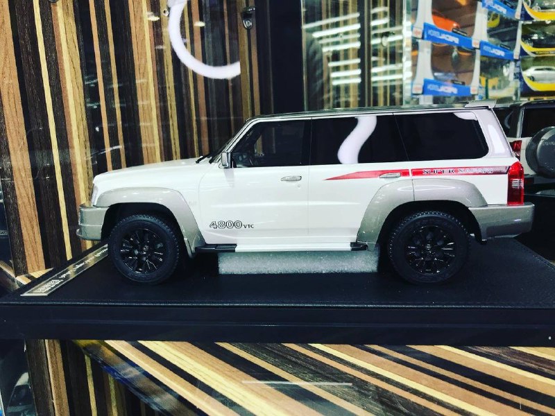 1/18 Diecast Nissan Patrol Super Safari White IVY Models Scale Model Car