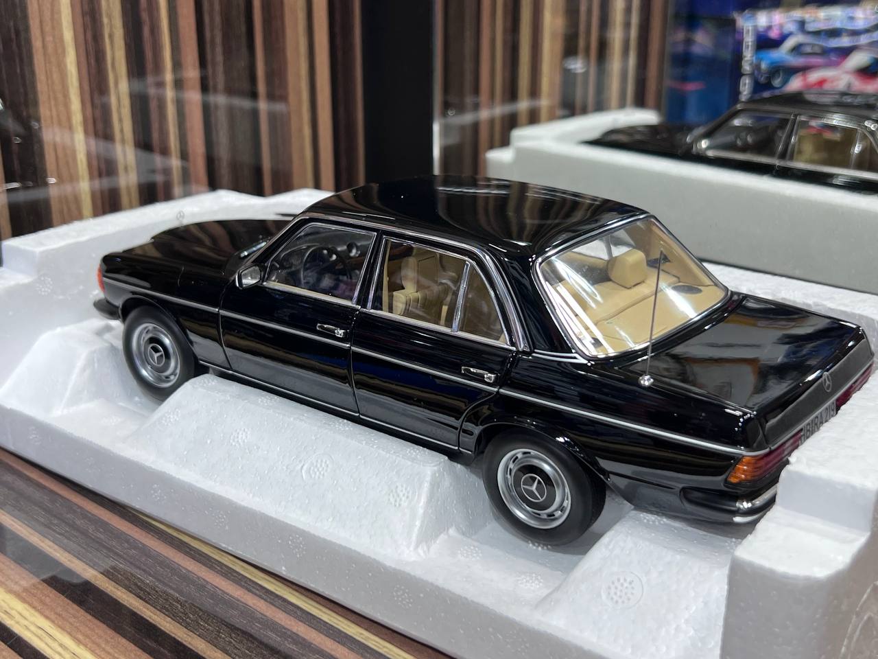 1/18 Diecast Mercedes-Benz 200 1982 Black Norev Scale Model Car