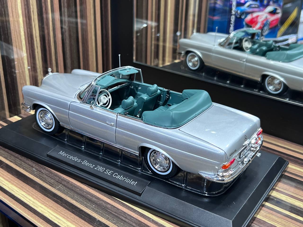 1/18 Diecast Mercedes-Benz 280 SE Cabriolet 1969 Silver Norev Scale Model Car