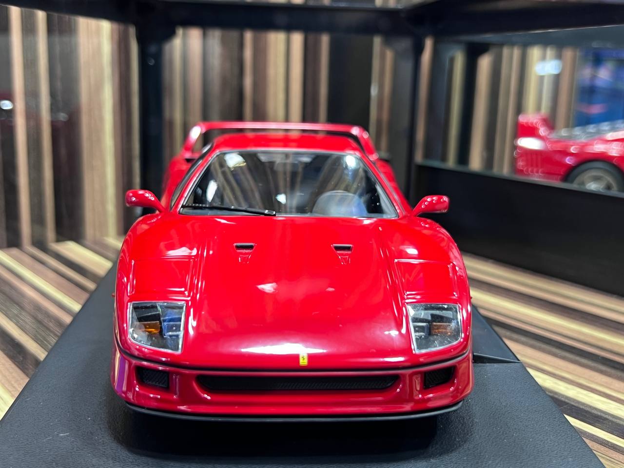 1/18 Ferrari F40 Red by KK Models