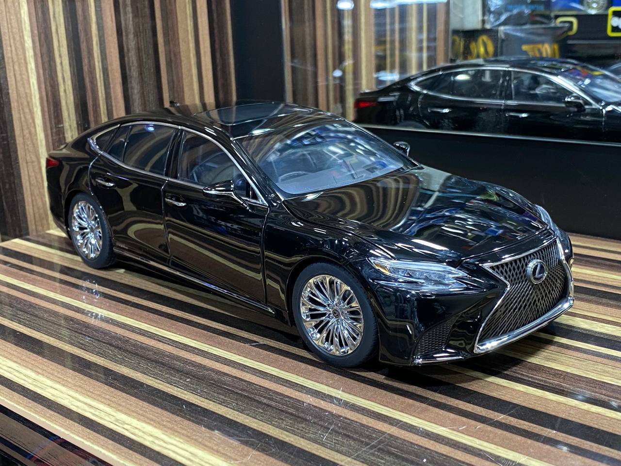 1/18 Diecast Lexus LS500h Black AUTOart Scale Model Car