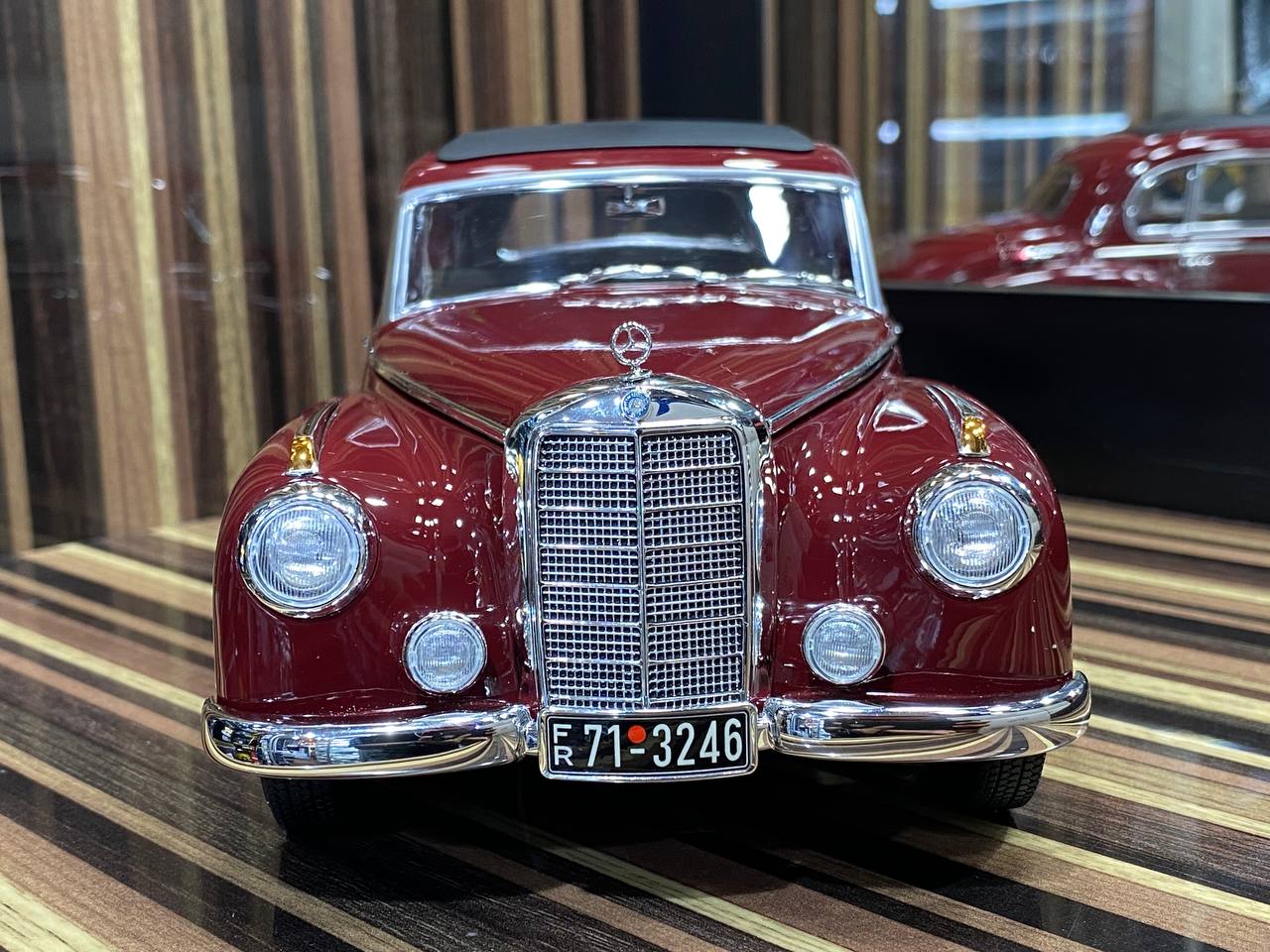 1/18 Diecast Mercedes-Benz 300 1955 Maroon Norev Scale Model Car