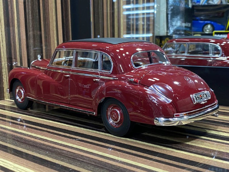 1/18 Diecast Mercedes-Benz 300 1955 Maroon Norev Scale Model Car