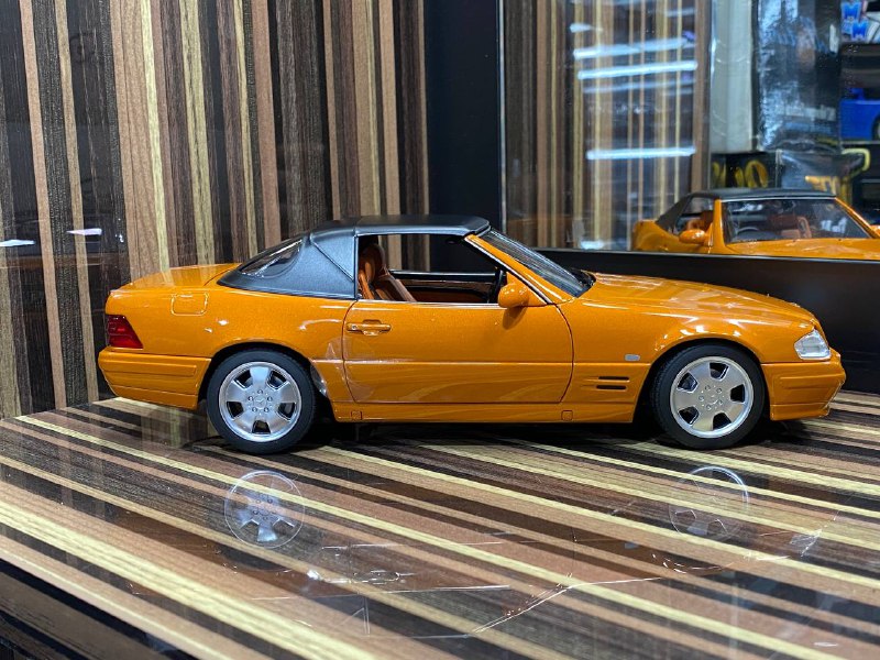 1/18 Diecast Mercedes-Benz SL 500 1999 Orange Norev Scale Model Car