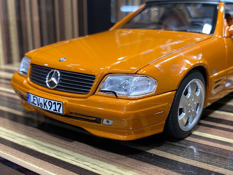 1/18 Diecast Mercedes-Benz SL 500 1999 Orange Norev Scale Model Car