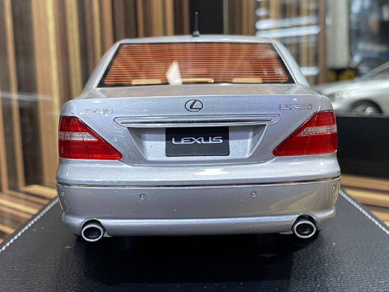 Lexus Scale Is 1/18 Diecast Lexus LS430 Silver IVY Models Scale Model Car – dturman.com