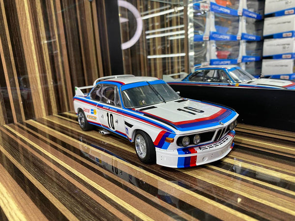 オートアート BMW 3.0 CSi 1/18スケール 模型 ミニカー オートアート