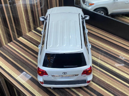 1/18 Diecast Toyota Land Cruiser 200 White Kyosho Samurai Scale Model Car