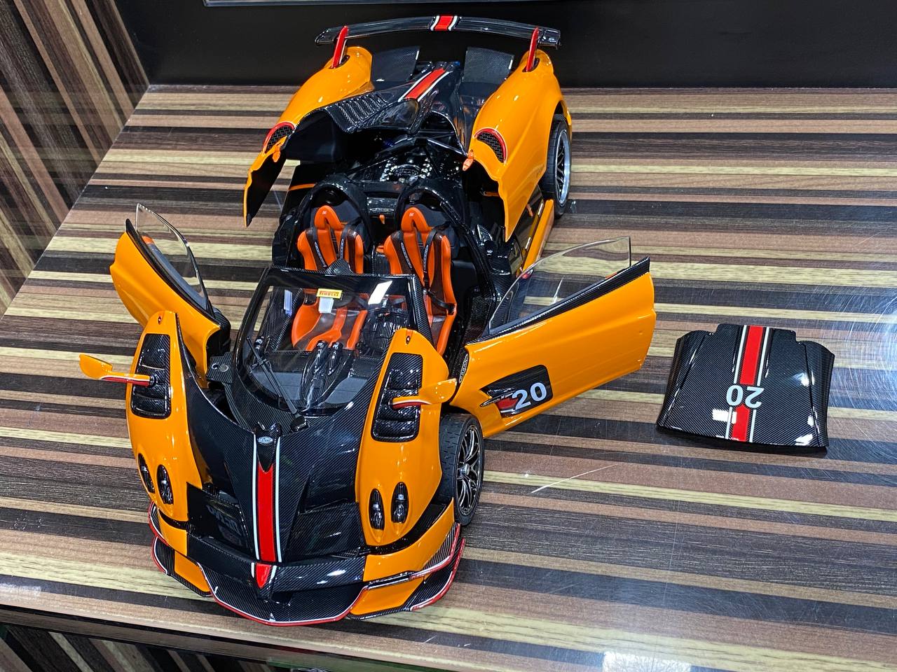 Pagani Huayra Roadster LCD