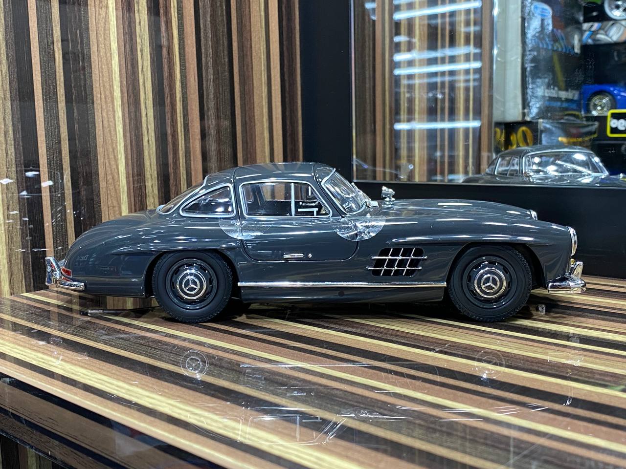 Mercedes-Benz 300SL Coupe Minichamps
