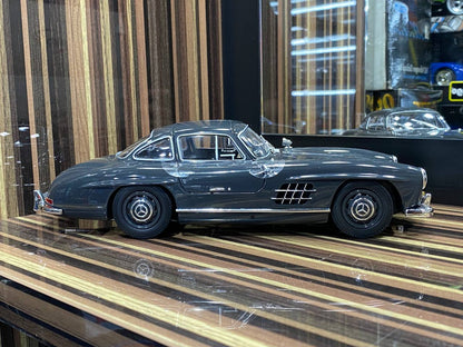Mercedes-Benz 300SL Coupe Minichamps