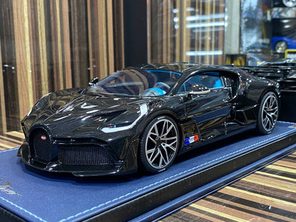 1/18 Resin Bugatti Divo Black & Carbon by MR Collection