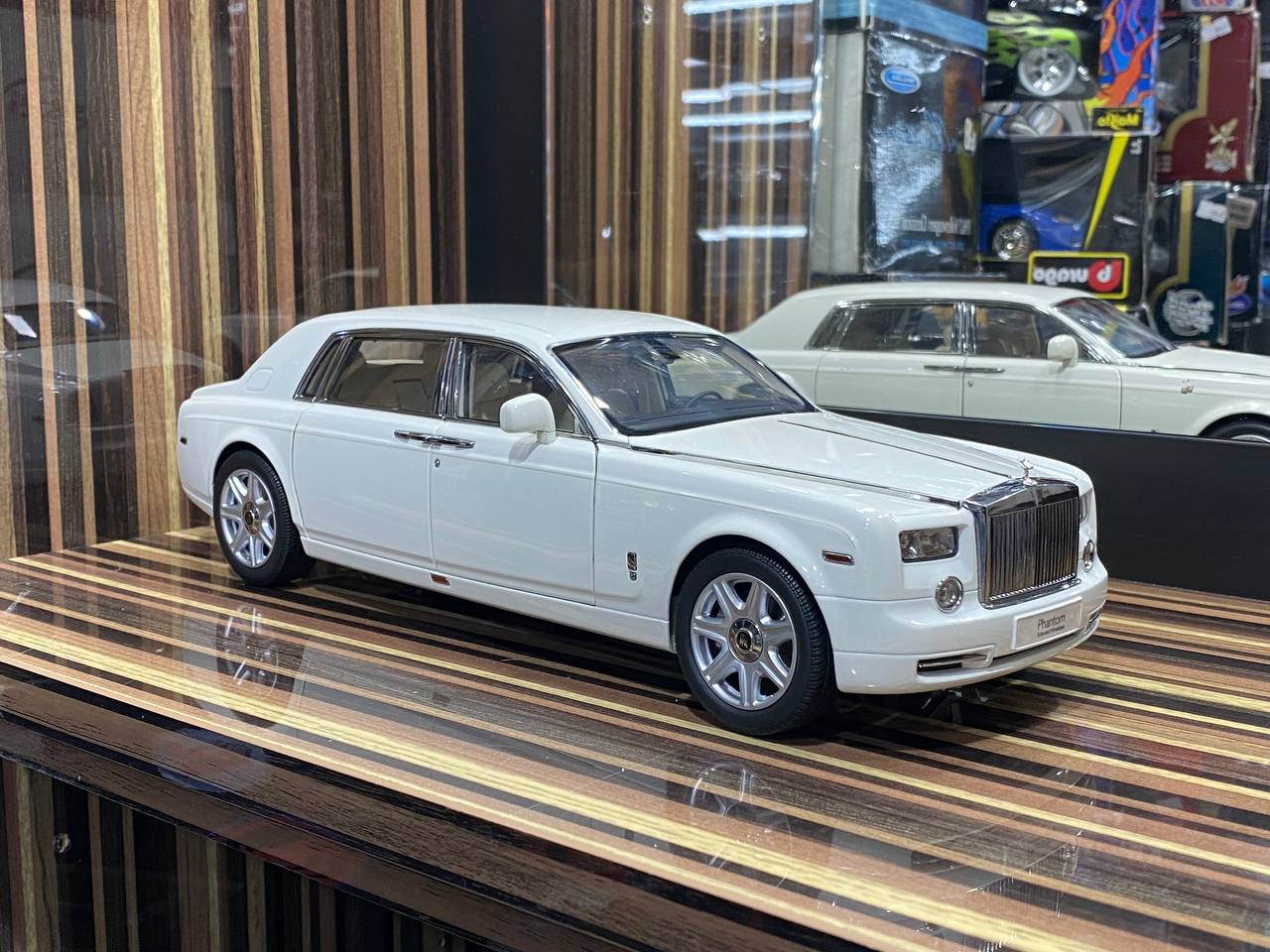 1/18 Diecast Rolls-Royce Phantom EWB Kyosho Scale Model Car