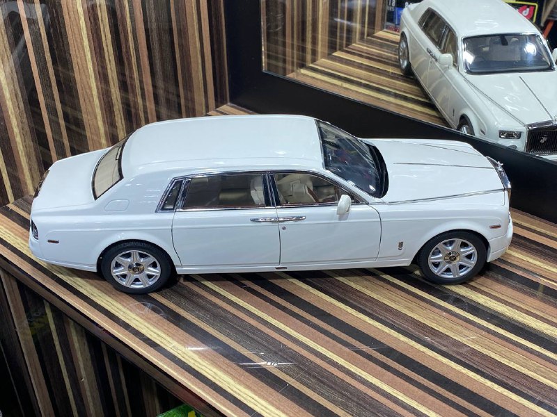 1/18 Diecast Rolls-Royce Phantom EWB Kyosho Scale Model Car