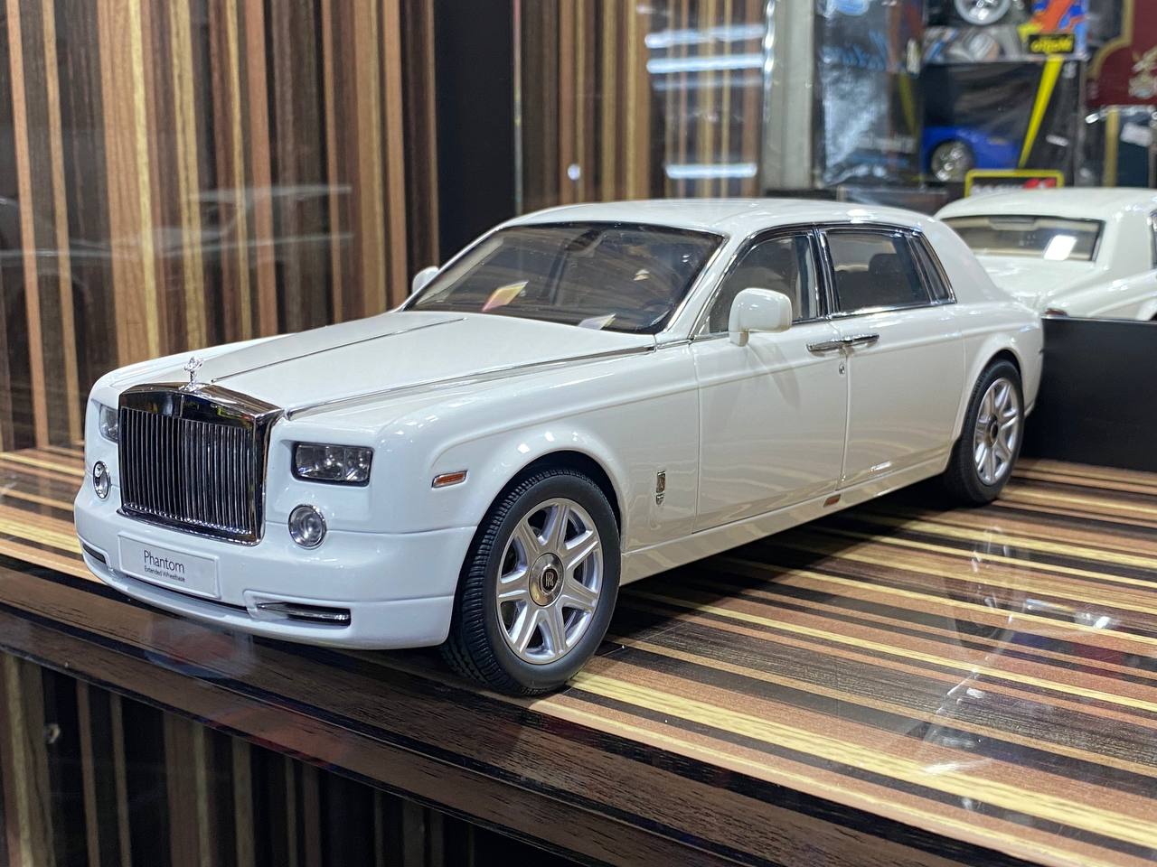 1/18 Diecast Rolls-Royce Phantom EWB Kyosho Scale Model Car