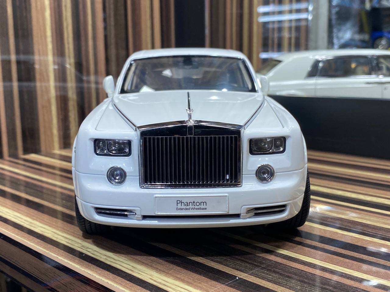 1/18 Diecast Rolls-Royce Phantom EWB Kyosho Scale Model Car