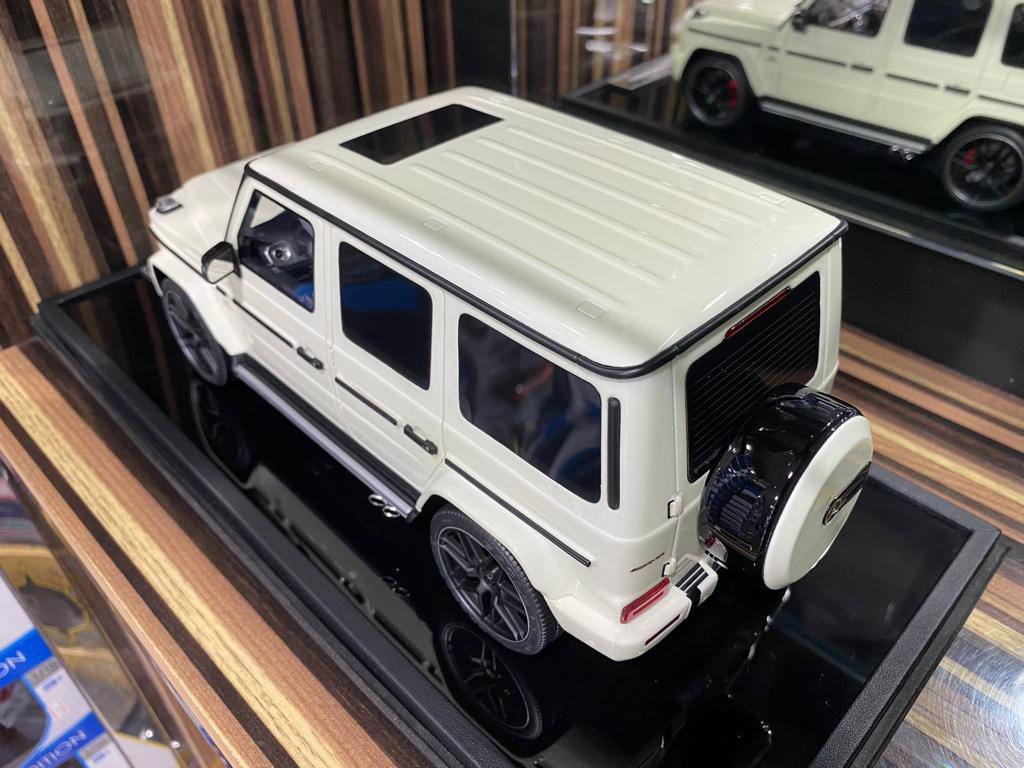 Mercedes-Benz G 63 Motorhelix