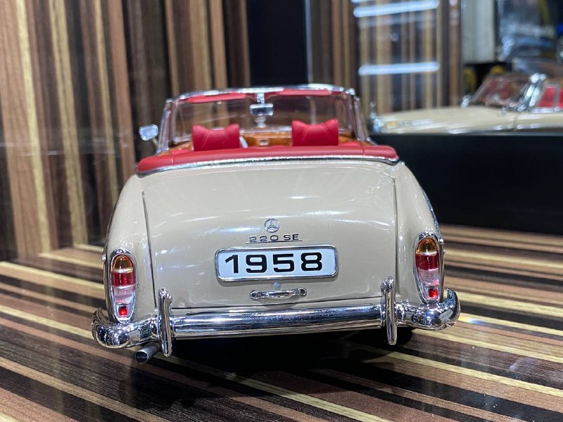 1/18 Diecast Mercedes-Benz 220SE Cabriolet 1958 Beige by Sun Star
