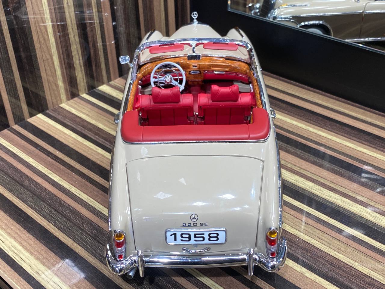 1/18 Diecast Mercedes-Benz 220SE Cabriolet 1958 Beige by Sun Star