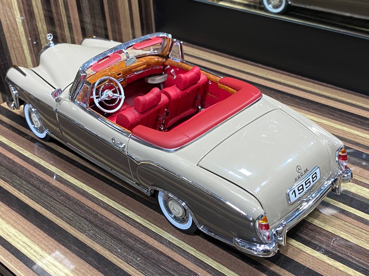 1/18 Diecast Mercedes-Benz 220SE Cabriolet 1958 Beige by Sun Star