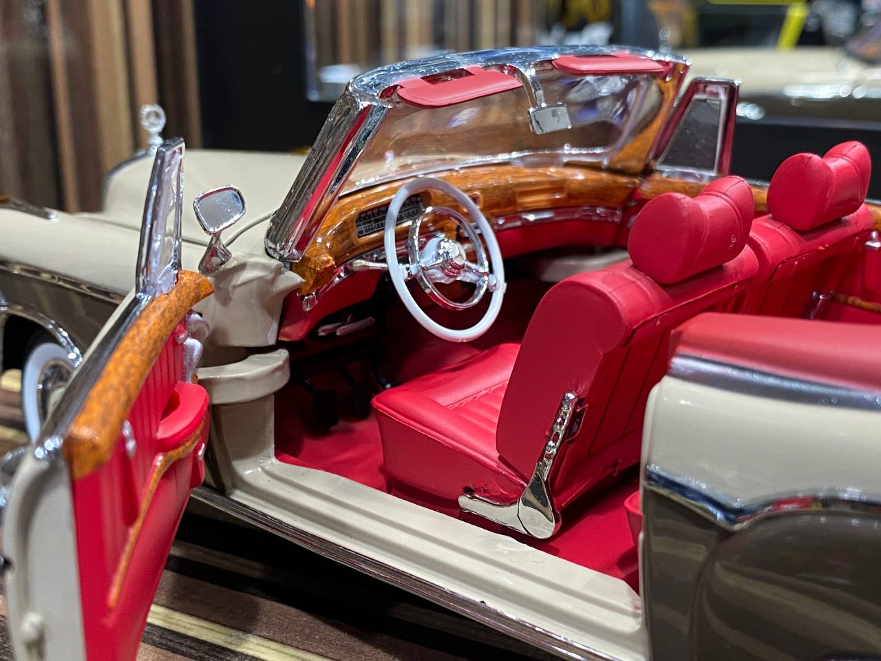 1/18 Diecast Mercedes-Benz 220SE Cabriolet 1958 Beige by Sun Star