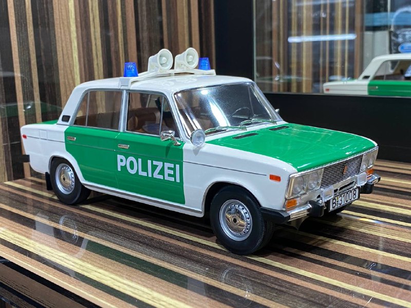 Lada 1600 Polizei Triplenine