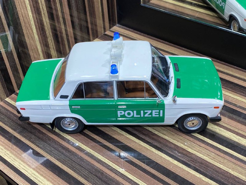 Lada 1600 Polizei Triplenine