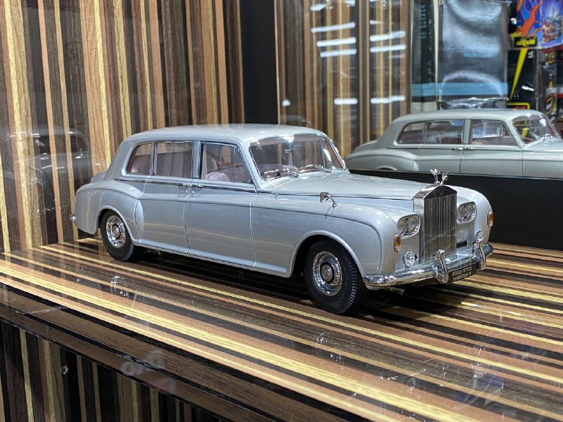 Rolls-Royce Phantom V 1964 Paragon Models