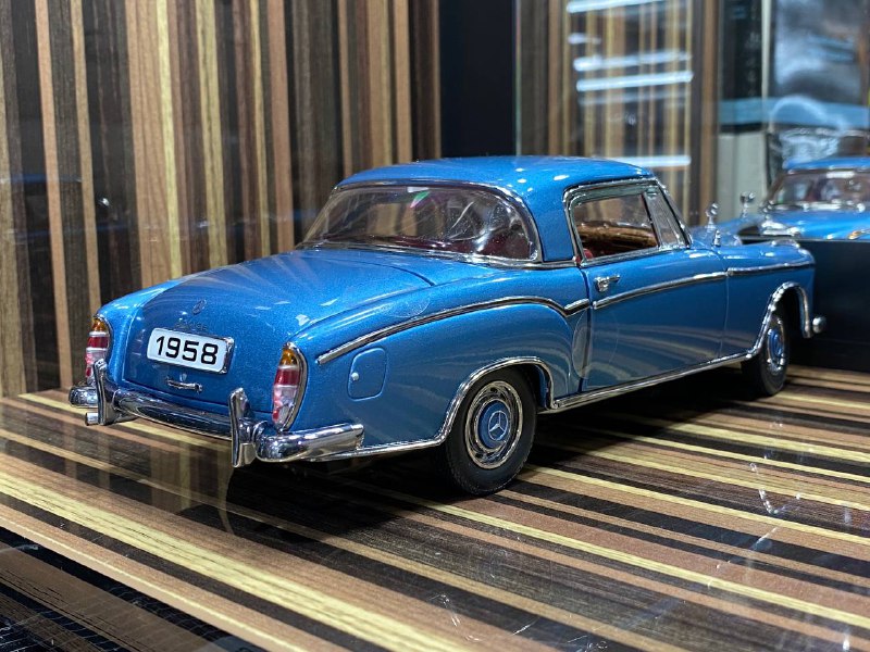 1/18 Diecast Mercedes-Benz 220SE Coupe 1958 Blue by Sun Star