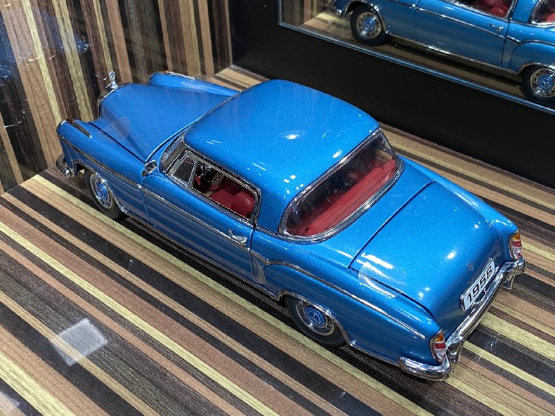 1/18 Diecast Mercedes-Benz 220SE Coupe 1958 Blue by Sun Star