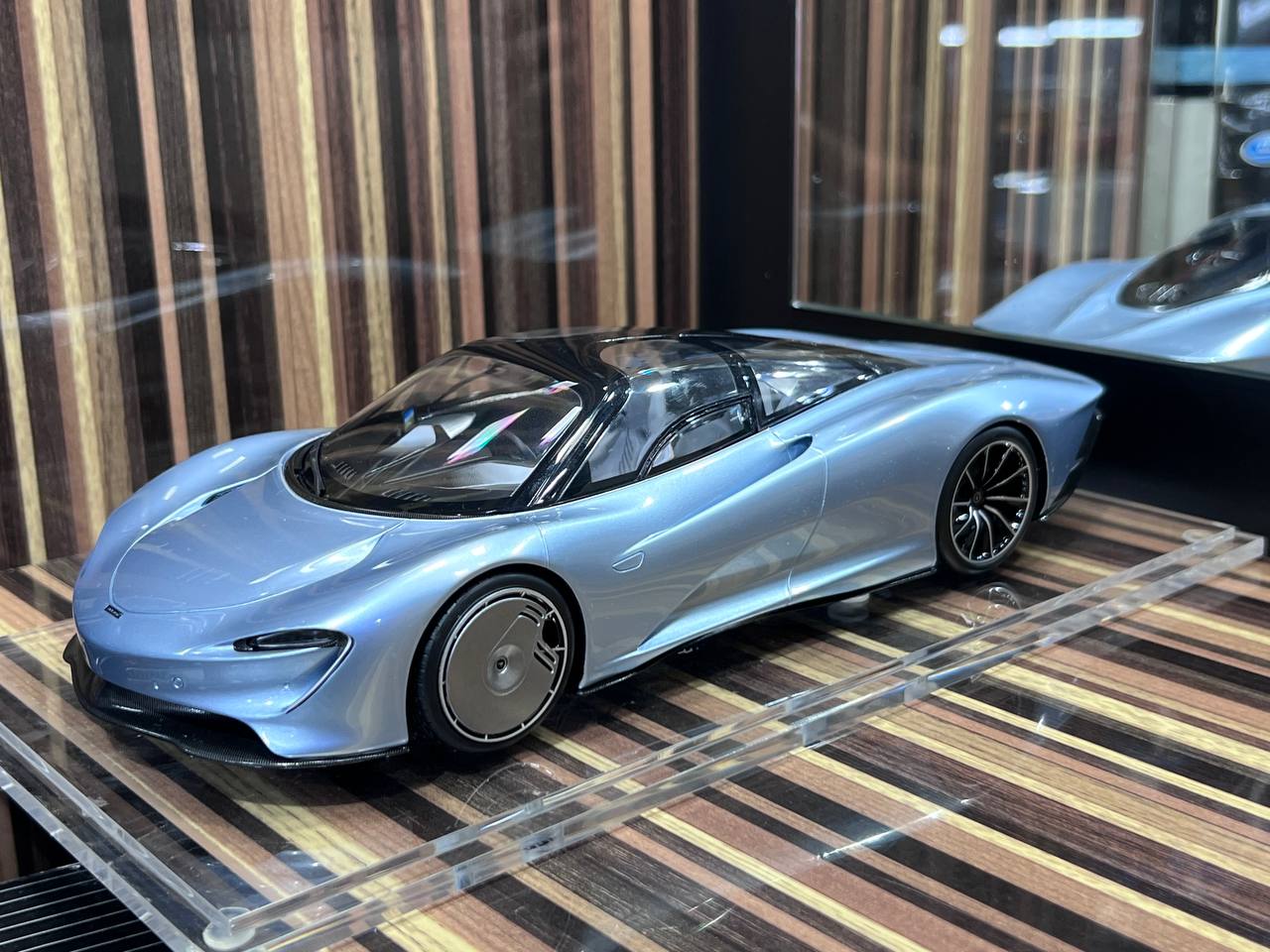 1/18 Resin Mclaren Speed Tile Silver Blue Limited Edition