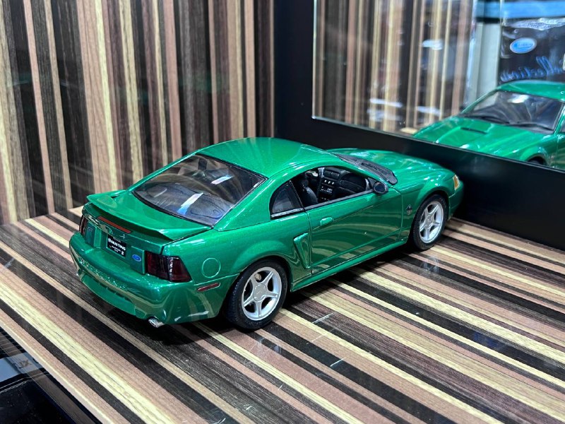 1/18 Diecast Ford Mustang 1999 Scale Model Car by Maisto