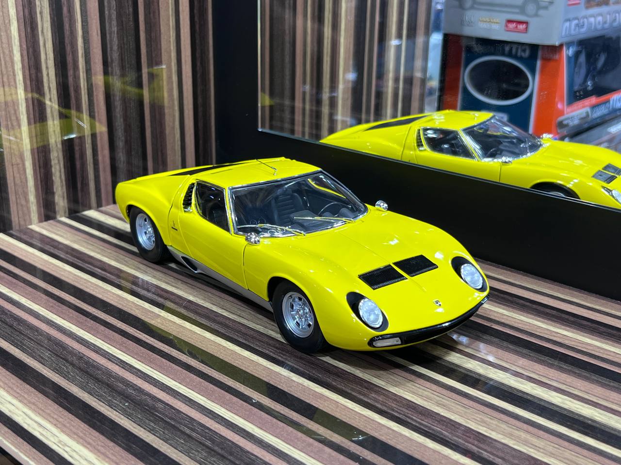 1/18 Diecast Lamborghini Miura P400SV Kyosho Scale Model Car