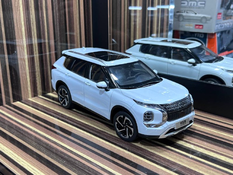 1/18 Diecast Mitsubishi Outlander GAC white model car – dturman.com