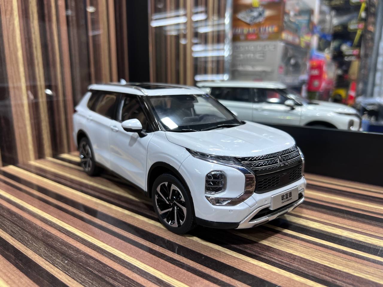 1/18 Diecast Mitsubishi Outlander GAC white model car – dturman.com