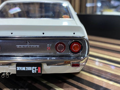 1/18 Diecast Nissan Skyline 2000 GT-R White Kyosho Scale Model Car